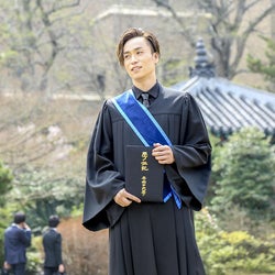 早大大学院修了のEXILE TETSUYA、合格発表から修了式まで公開