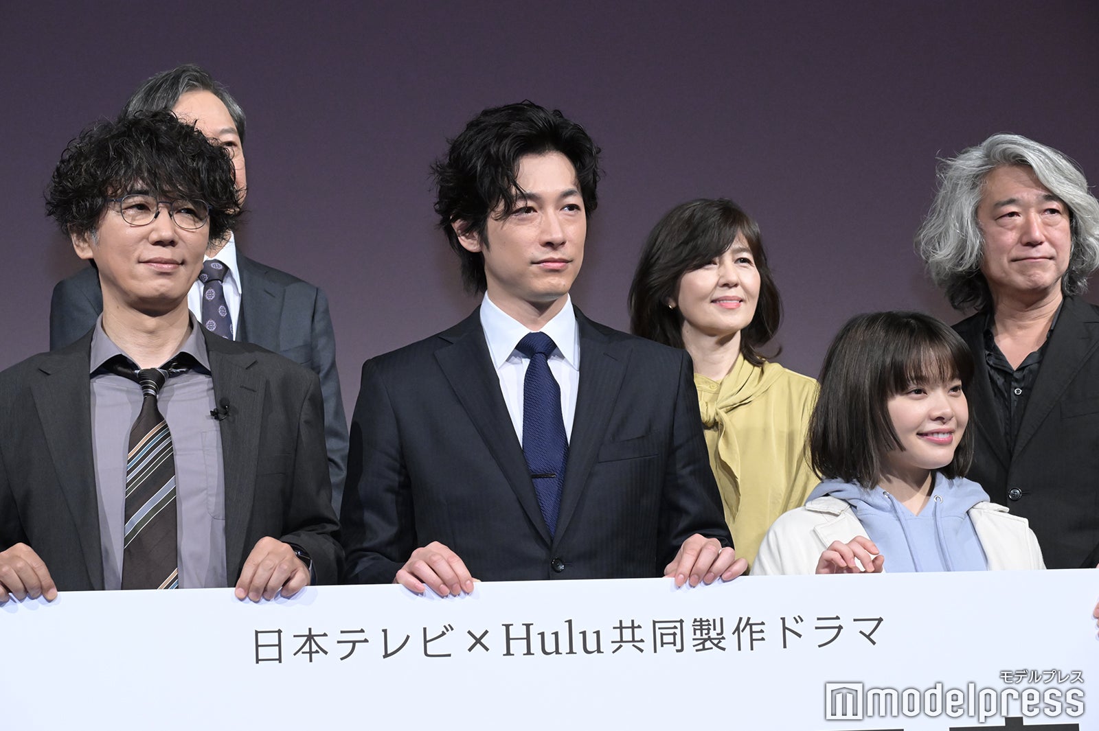 （後列左から)板尾創路、石野真子、羽住英一郎監督（前列左から）ユースケ・サンタマリア、ディーン・フジオカ、岸井ゆきの（C）モデルプレス