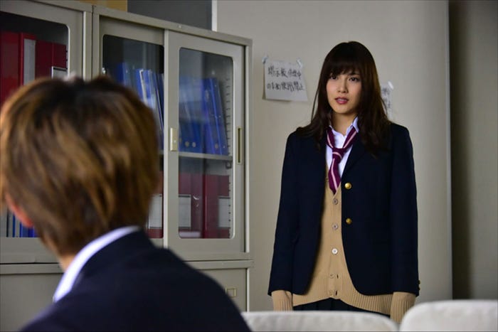 入山杏奈(C)エイベックス通信放送/フジテレビジョン