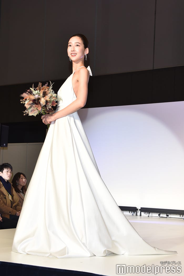 内田理央 プレ花嫁にスタイルキープ法語る ウェディングドレスで登場 モデルプレス 内田理央 プレ花嫁にスタイルキープ法語る ウェディングドレスで登場 モデルプレス