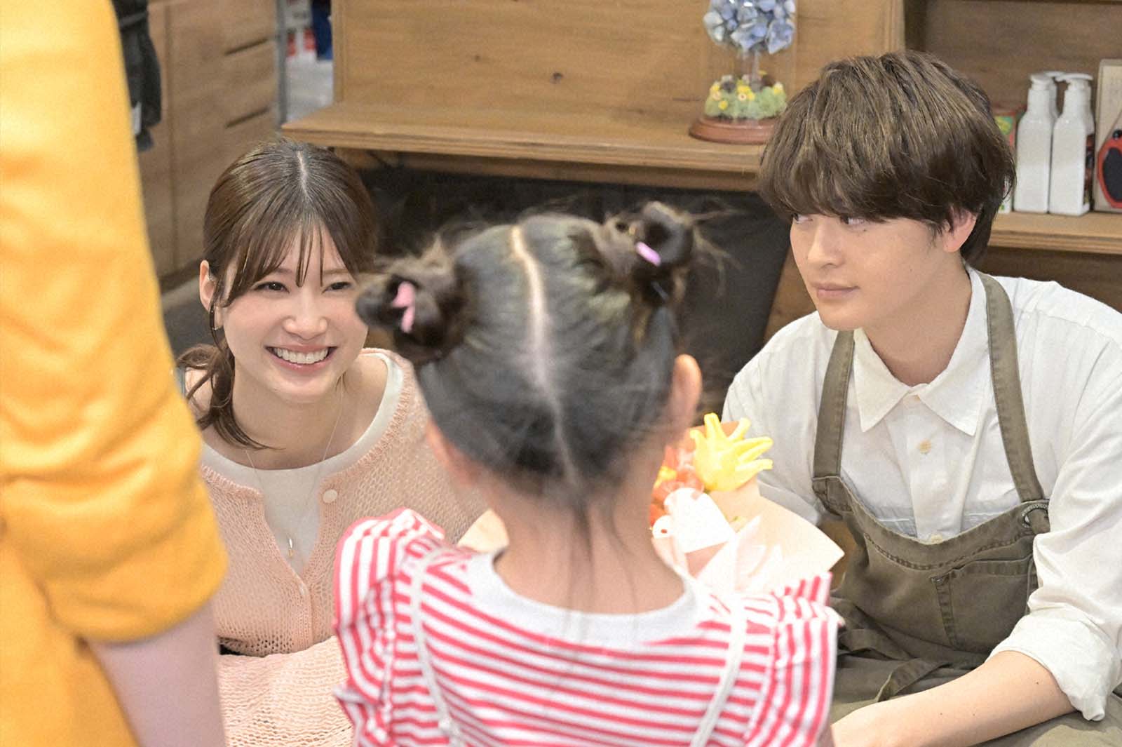 生見愛瑠、瀬戸康史「くるり～誰が私と恋をした？～」第6話より（C）TBS