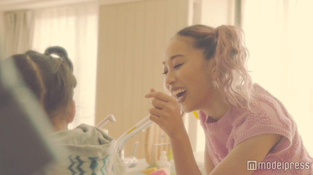 「あなたの側に feat. 仲宗根泉（HY）」MVより