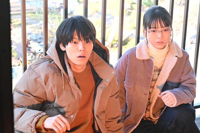 萩原利久、中井友望「めぐる未来」第5話より(C)読売テレビ