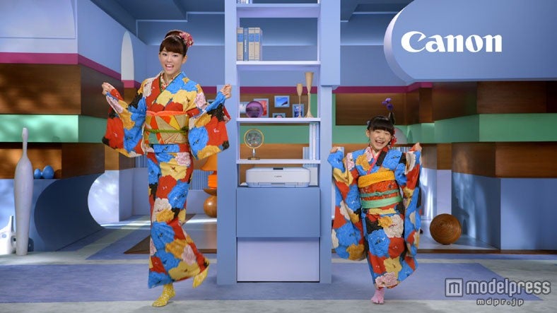 桐谷美玲、芦田愛菜／「PIXUS」新CM「PIXUS 年賀期 スマート年賀状篇」