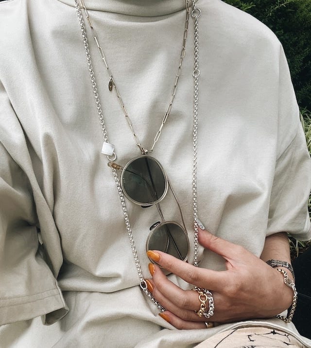 シンプルさにプラス♡夏のファッションに取り入れたい「アクセサリー」