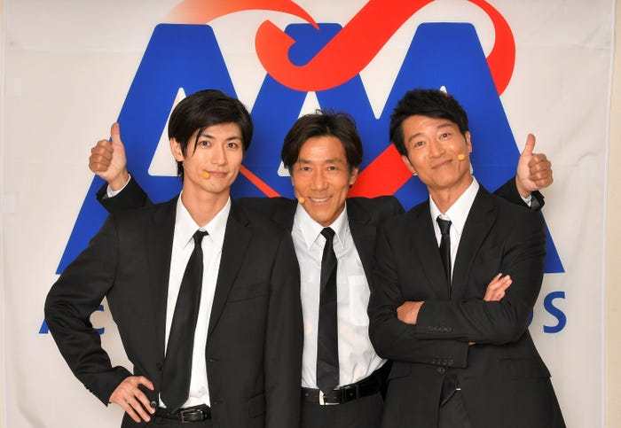 三浦春馬、岸谷五朗、寺脇康文(画像提供:アミューズ)