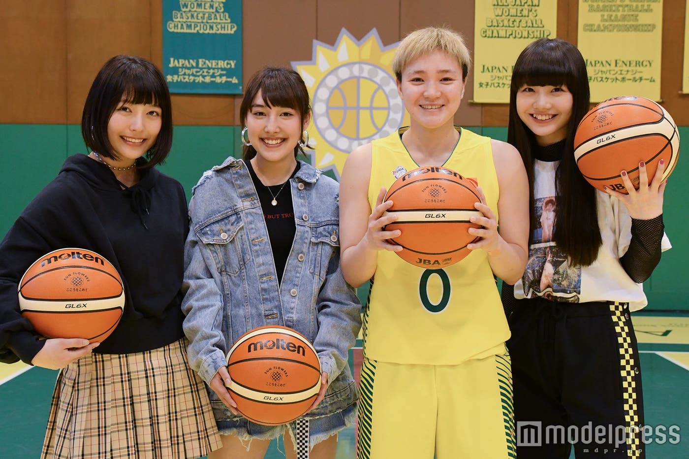 (左から)Nono、ami、吉田亜沙美選手、MOMOKA(C)モデルプレス