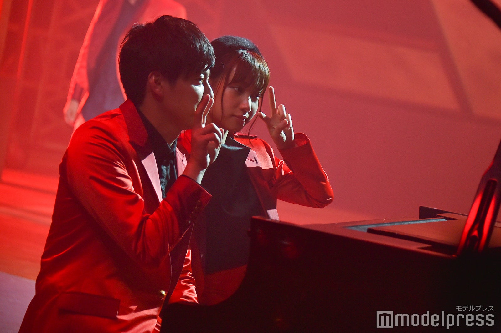 西村真二（ラフレクラン）、高野祐衣／吉本坂46RED「君の唇を離さない」MV撮影風景（C）モデルプレス