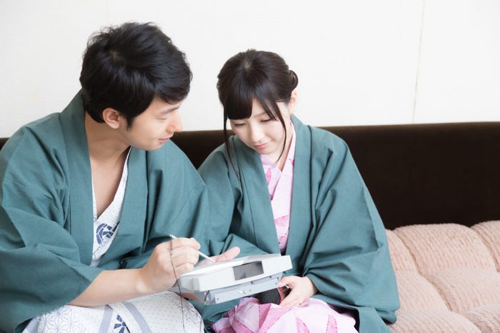 男性が「うわ…冷める…」となる旅行デート中の女性の行動4つ/photo by ぱくたそ