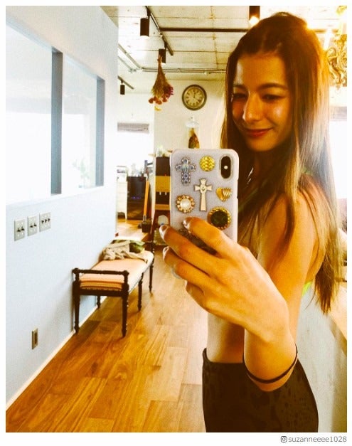 スザンヌ“スレンダー美ボディ”に「美しい」「スタイル良い」と絶賛の声