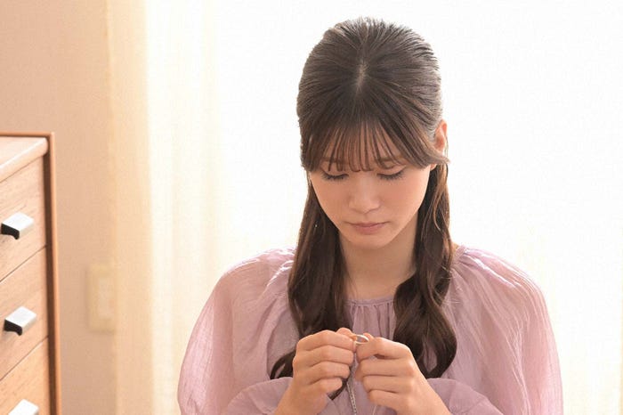 生見愛瑠「くるり~誰が私と恋をした?~」第10話より(C)TBS