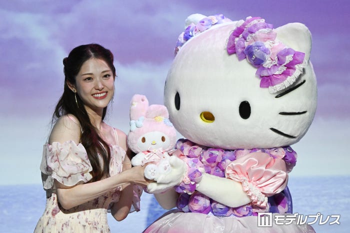 松村沙友理、ハローキティ(C)モデルプレス