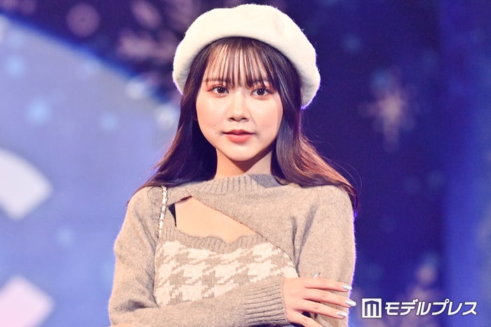 高梨優佳、水着姿で美ボディ披露 ナイトプール満喫ショットに反響