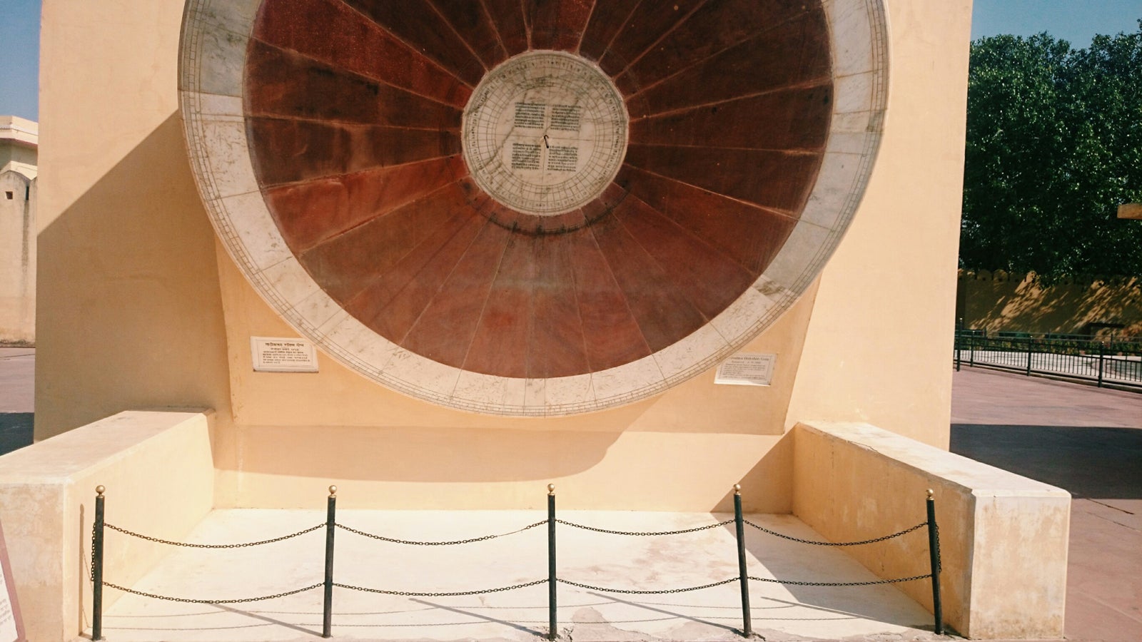 ジャイプールのジャンタル・マンタル マハラジャの天文台／画像提供：所属事務所