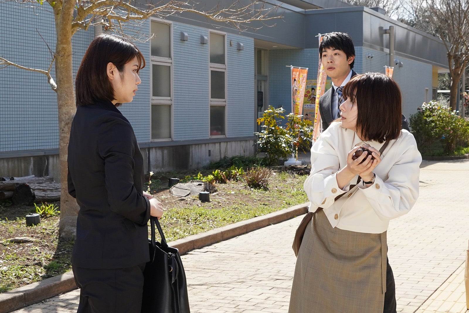 芳根京子、渡辺大知ら／「それってパクリじゃないですか？」第4話より（C）日本テレビ