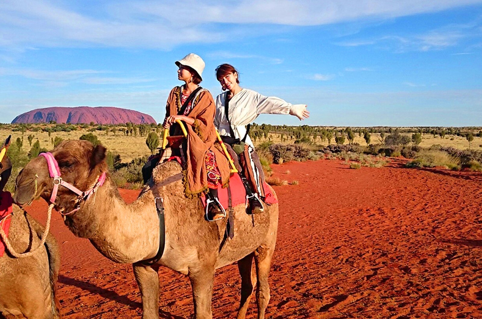 絶景の宝庫ウルルへ 旅上手な近藤あや 桃のオーストラリア満喫女子旅 女子旅プレス