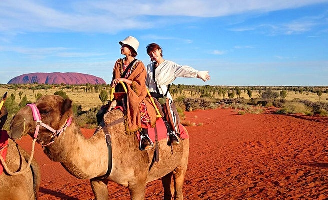 絶景の宝庫ウルルへ 旅上手な近藤あや 桃のオーストラリア満喫女子旅 女子旅プレス 絶景の宝庫ウルルへ 旅上手な近藤あや 桃のオーストラリア満喫女子旅 女子旅プレス