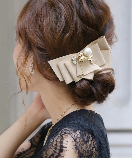 髪をきれいにまとめた女性