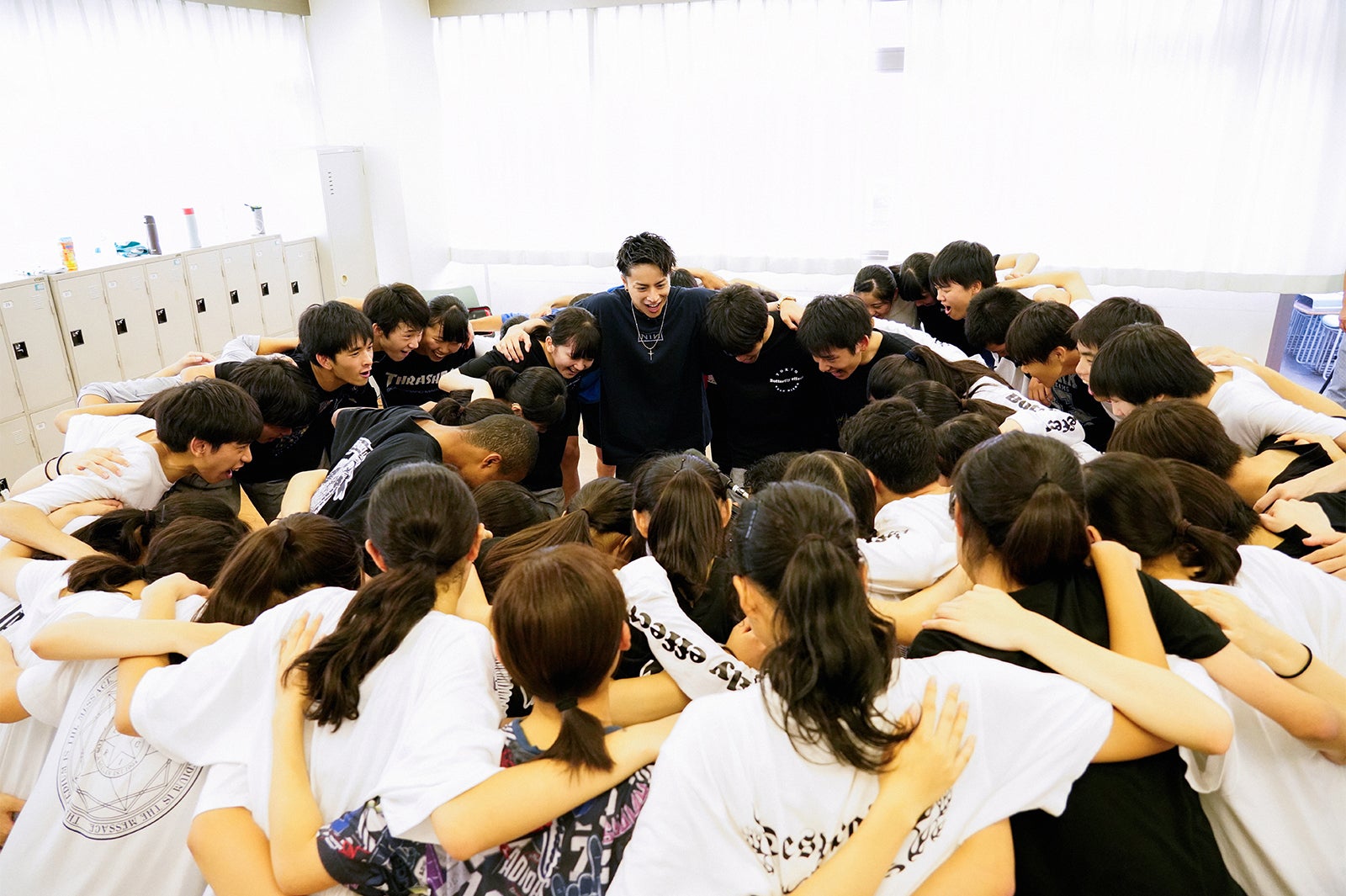 白濱亜嵐、「Butterfly effect」を訪問（C）AbemaTV／撮影：荒金大介