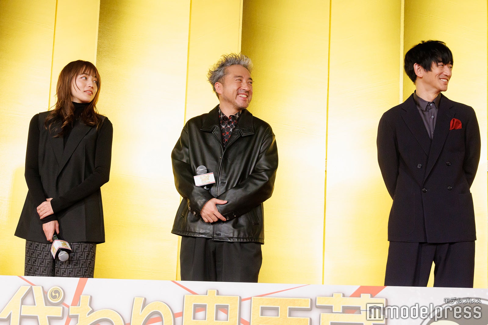 （左から）川口春奈、ムロツヨシ、永山瑛太（C）モデルプレス