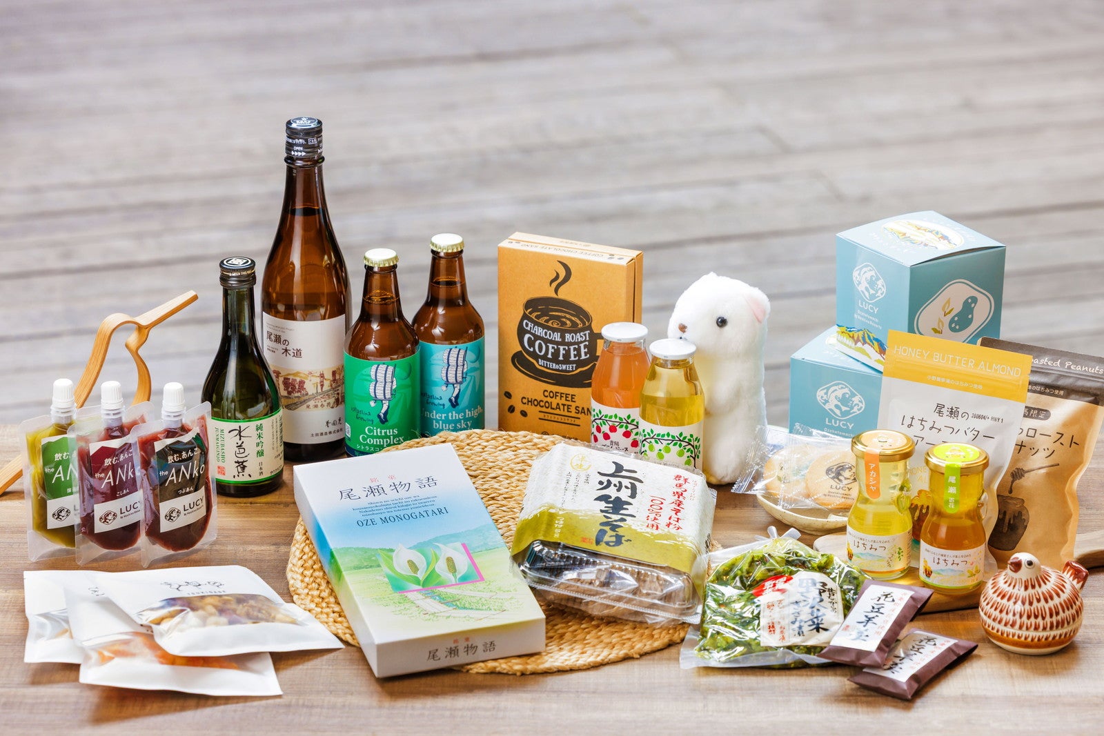 はとまちベースでは、定番のお土産からオリジナル商品まで充実／LUCY尾瀬鳩待 by 星野リゾート／提供画像
