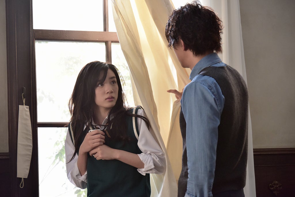 永野芽郁、三浦翔平（C）2017 フジテレビジョン 東宝 集英社　（C）やまもり三香／集英社