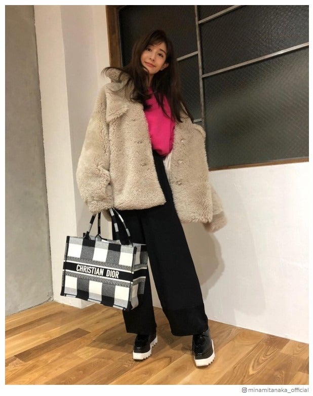 田中みな実、私服公開 ボアコートコーデ&色使いが「参考になる」と反響 - モデルプレス
