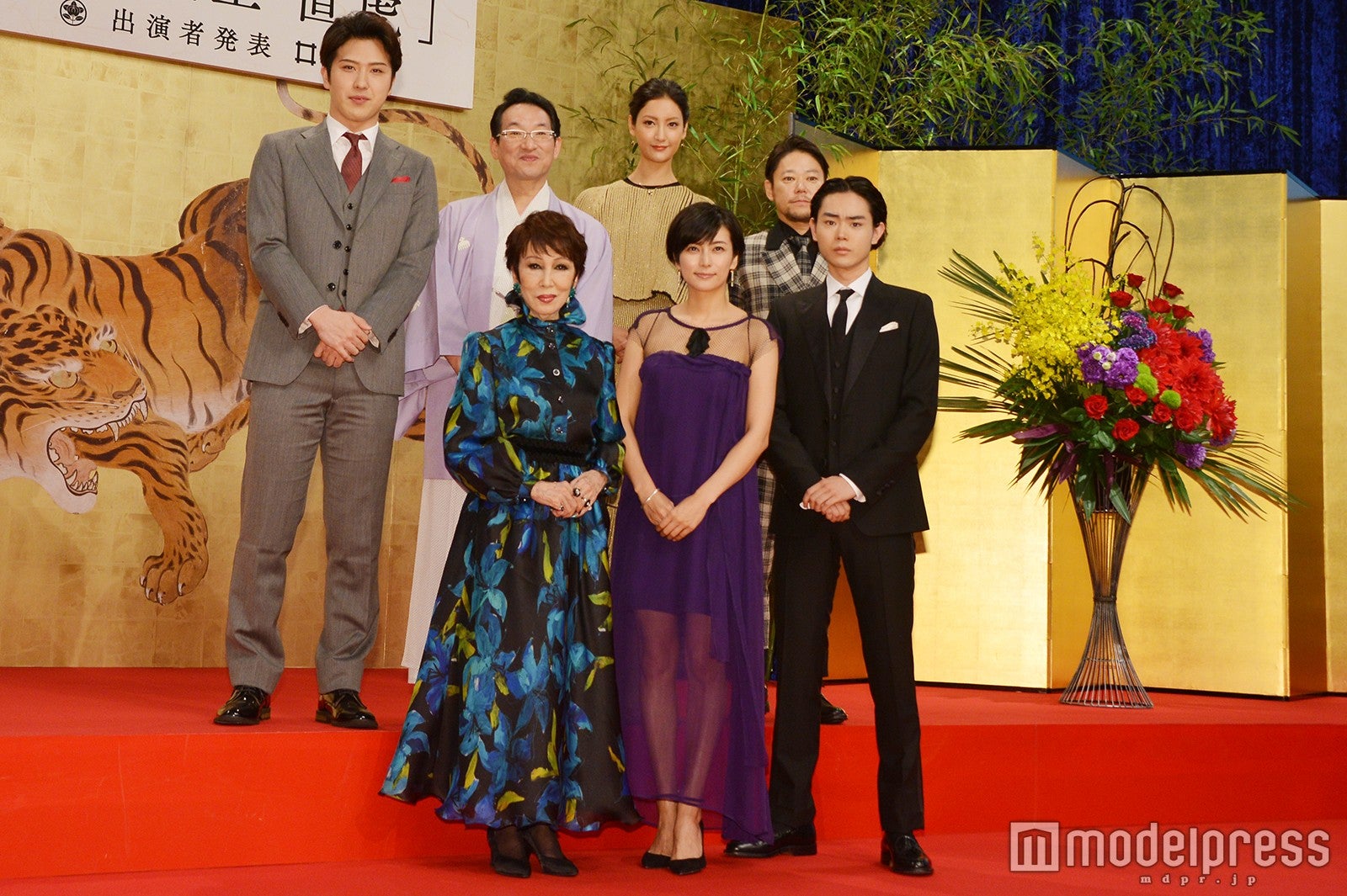 （前列左から）浅丘ルリ子、柴咲コウ、菅田将暉、（後列左から）尾上松也、春風亭昇太、菜々緒、阿部サダヲ（C）モデルプレス