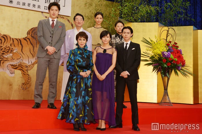 (前列左から)浅丘ルリ子、柴咲コウ、菅田将暉、(後列左から)尾上松也、春風亭昇太、菜々緒、阿部サダヲ(C)モデルプレス