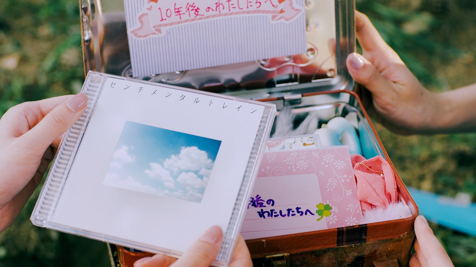 2028年／AKB48「サステナブル」MV（C）AKS／キングレコード