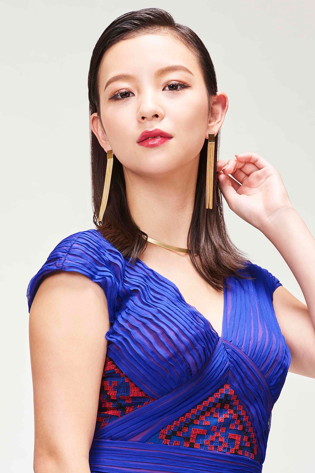 岡田ゆり子 (C)2016 Warner Bros. International Television Production Limited. Allrights reserved.(C)YD Creation All rights reserved