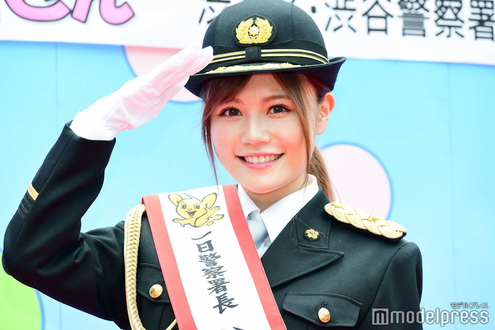 AKB48込山榛香、一日警察署長に就任　制服に緊張「すごく重みが…」
