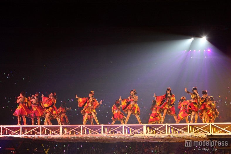 「AKB48 2013真夏のドームツアー～まだまだ、やらなきゃいけないことがある～」福岡公演1日目より（C）AKS