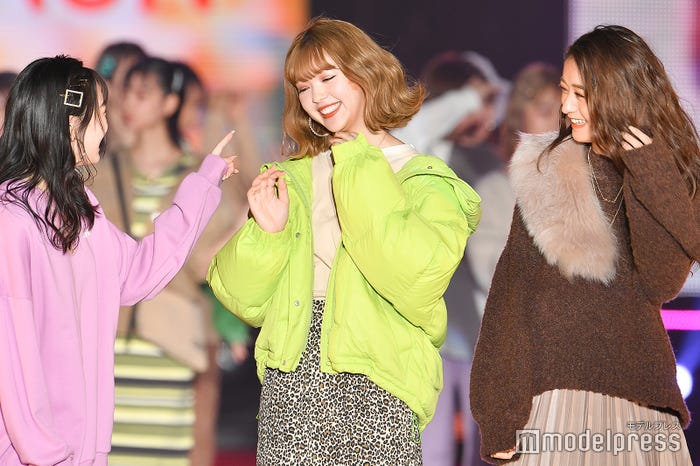 (左から)越智ゆらの・藤田ニコル・池田美優(C)モデルプレス