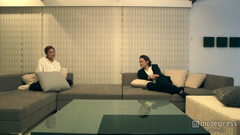 2人きりで話す今井華（左）と宮城大樹（右）／「テラスハウス」1月25日放送回より（画像提供：フジテレビ）