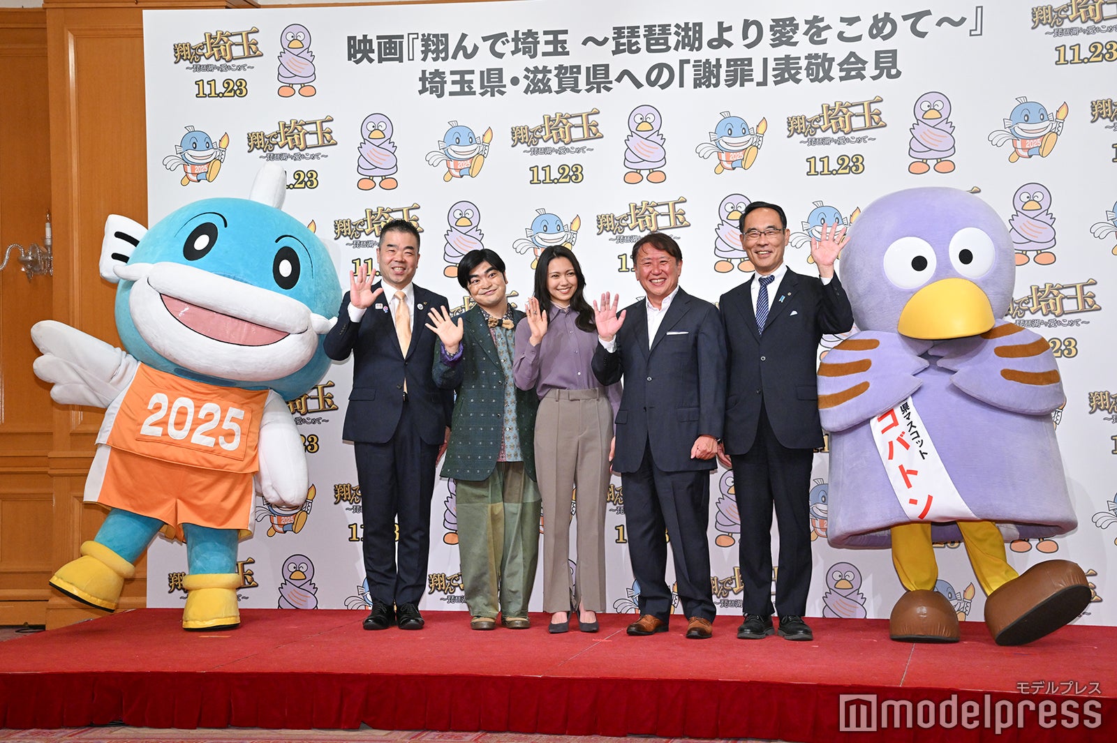 （左から）キャッフィー、三日月大造氏、加藤諒、二階堂ふみ、武内英樹監督、大野元裕氏、コバトン（C）モデルプレス