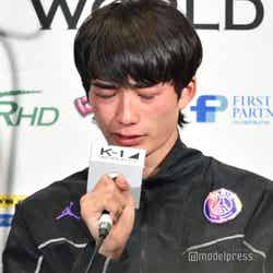 「AZABU PRESENTS K-1 WORLD GP 2023 ～初代ミドル級王者決定トーナメント～」試合後インタビューに応じた大久保琉唯（C）モデルプレス