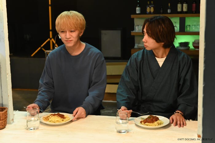 神山智洋、中村海人「ミッドナイト屋台2~ル・モンドゥ~」最終話より(C)NTT DOCOMO,INC./東海テレビ