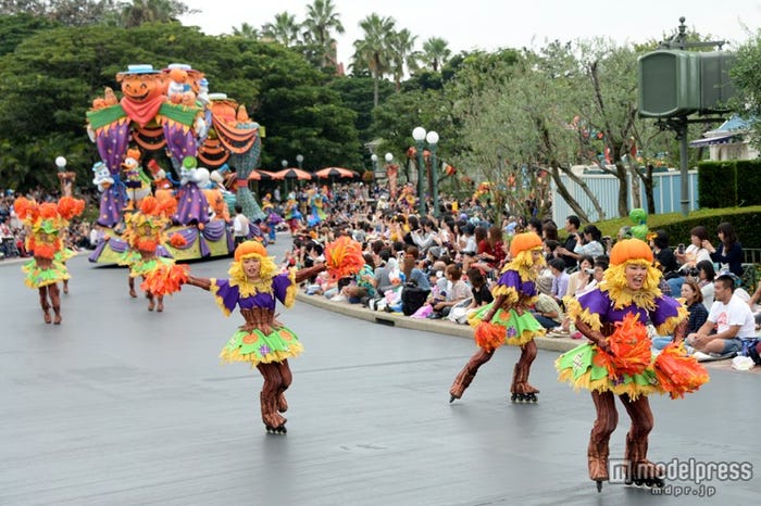 「ハッピーハロウィーンハーベスト」スタートを彩るダンサー