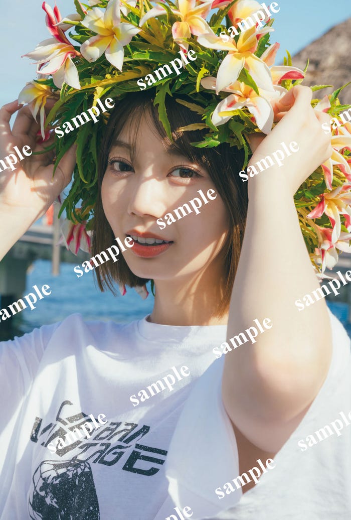 ⾼本彩花1st写真集「僕の記憶の中で」TSUTAYA特典ポストカード/撮影:東 京祐 (C)KOBUNSHA