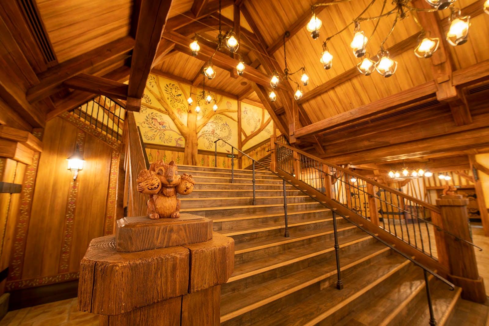 「ファンタジーランド・フォレストシアター」（C）Disney