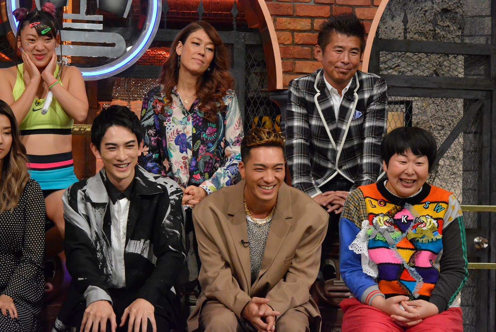 （後列左から）フワちゃん、LiLiCo、勝俣州和（前列左から）町田啓太、SWAY、大島美幸／2020年1月9日放送「ダウンタウンDXDX」より（C）読売テレビ