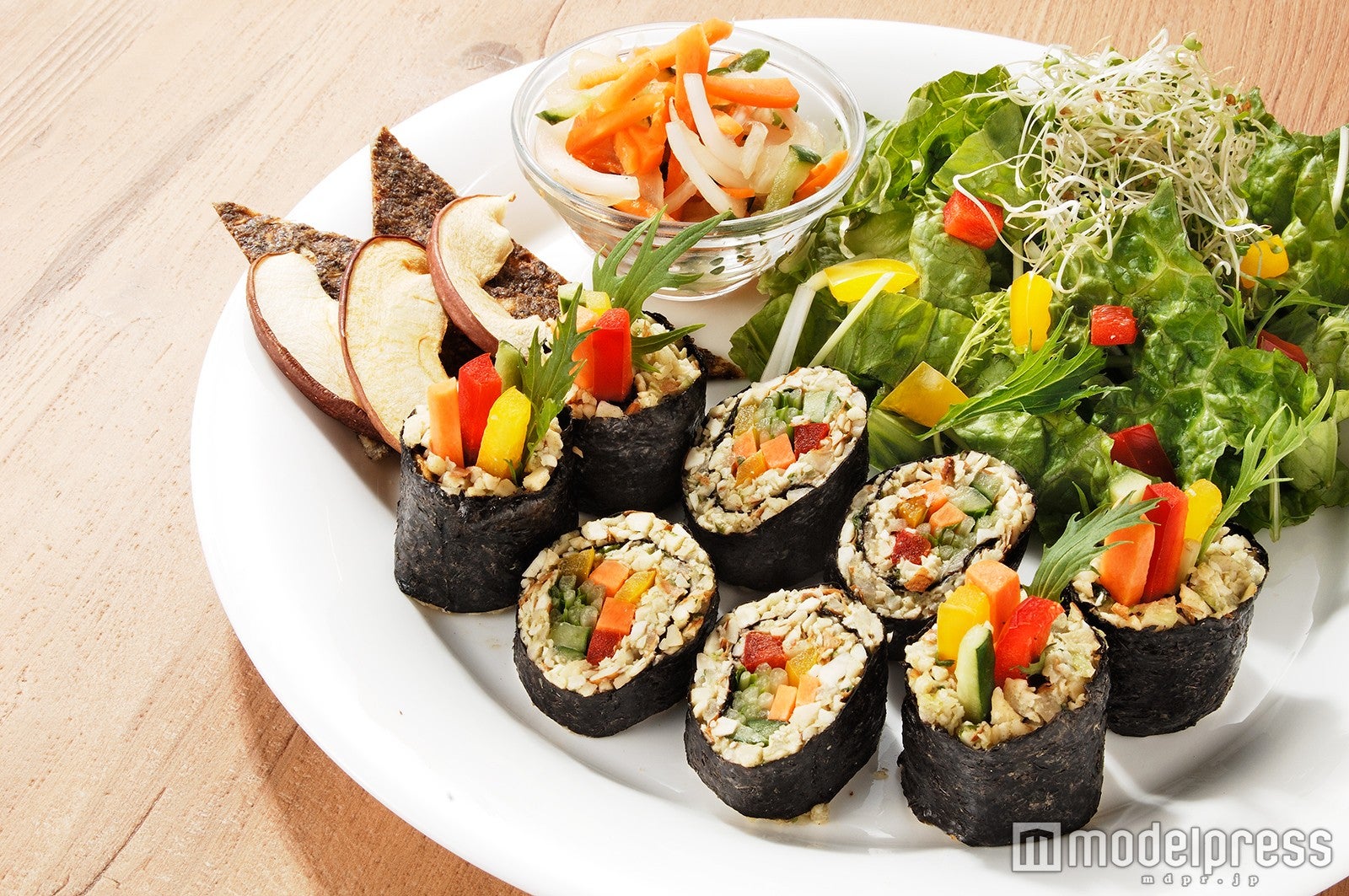 ナッツの巻きずしプレート￥1280／画像提供：タヒチアンノニ カフェ