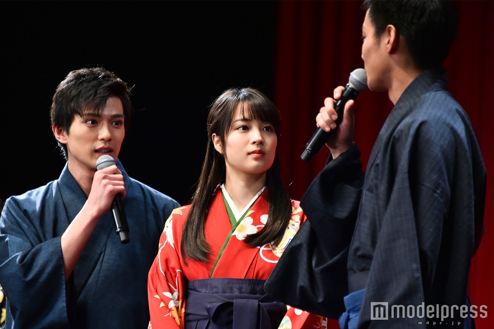 お題を振られて戸惑う／新田真剣佑、広瀬すず、野村周平 （C）モデルプレス