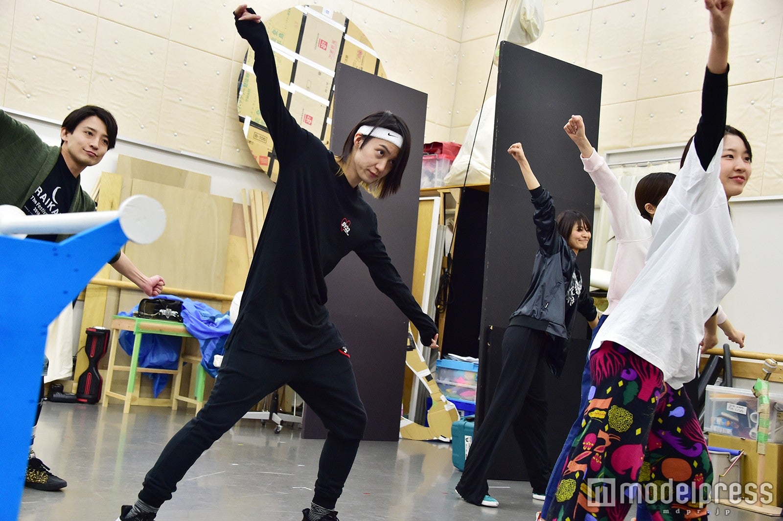 楽しい歌と踊り（C）モデルプレス