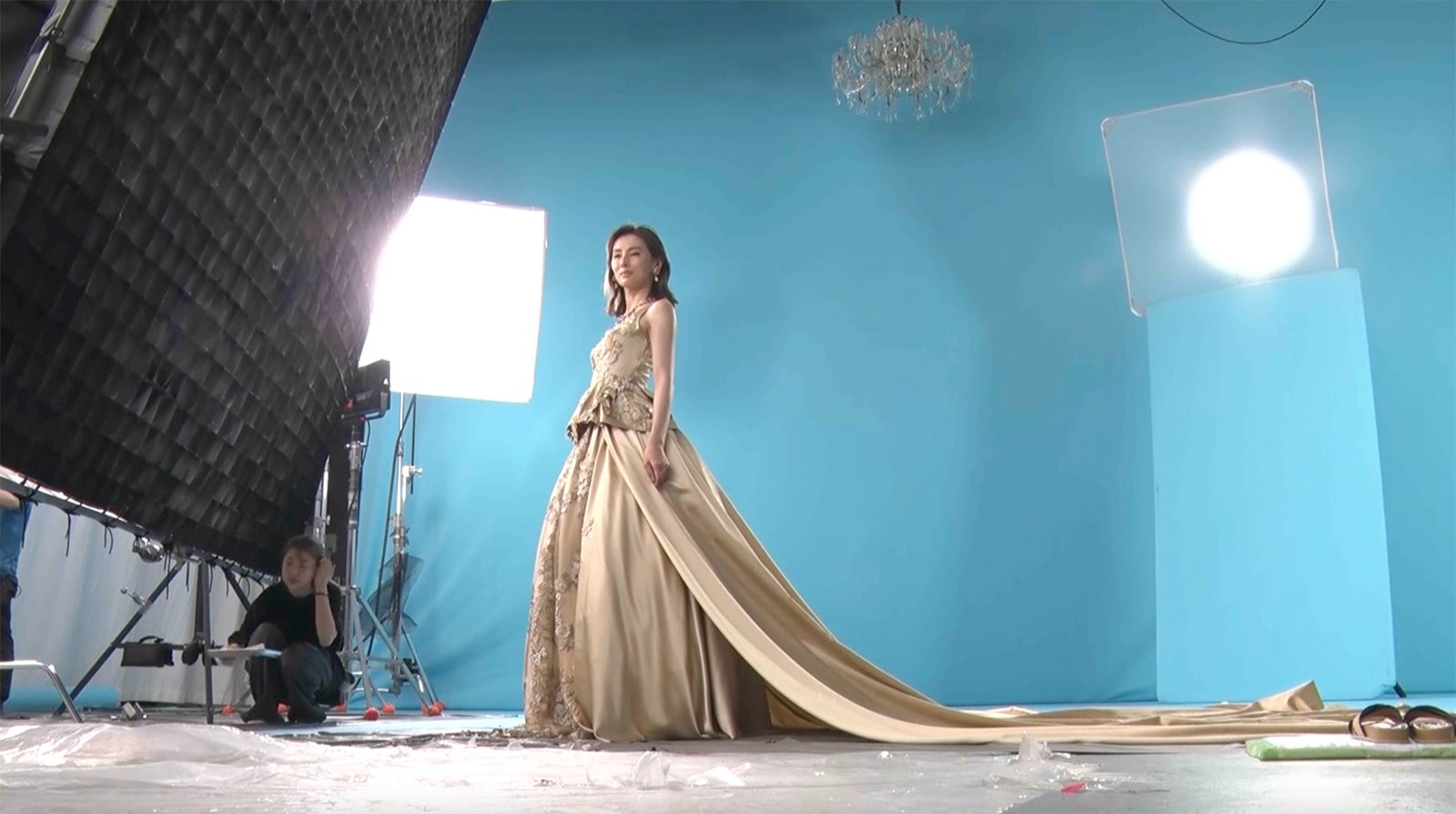 北川景子 新CM「⾦の⼥神」篇メイキングより（提供写真）