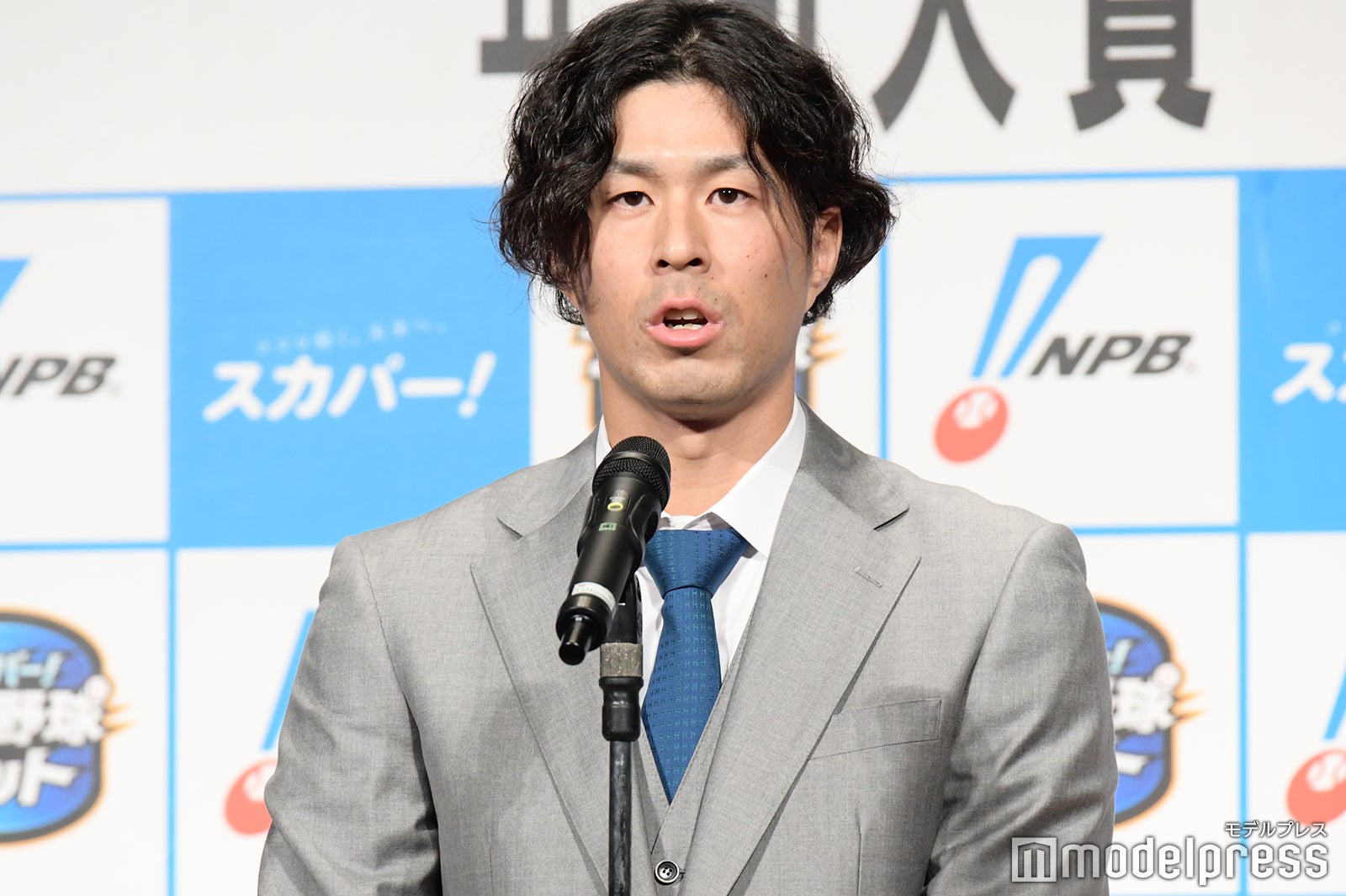 岡大海選手、石橋貴明（C）モデルプレス