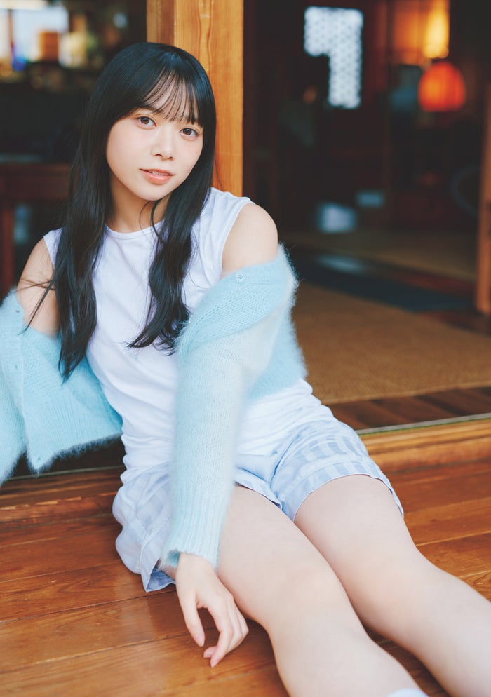 日向坂46山口陽世、ミニ丈から透明素肌輝く 清楚な微笑みに釘付け