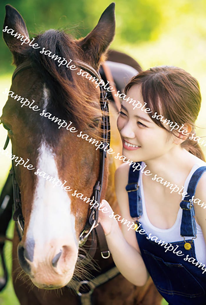 田村真佑/未来屋書店購入特典ポストカード(撮影:藤原宏)