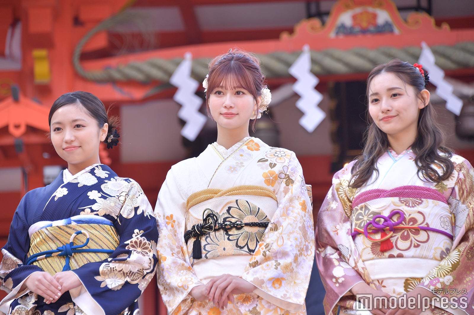 （左から）大原優乃、生見愛瑠、浅川梨奈（C）モデルプレス